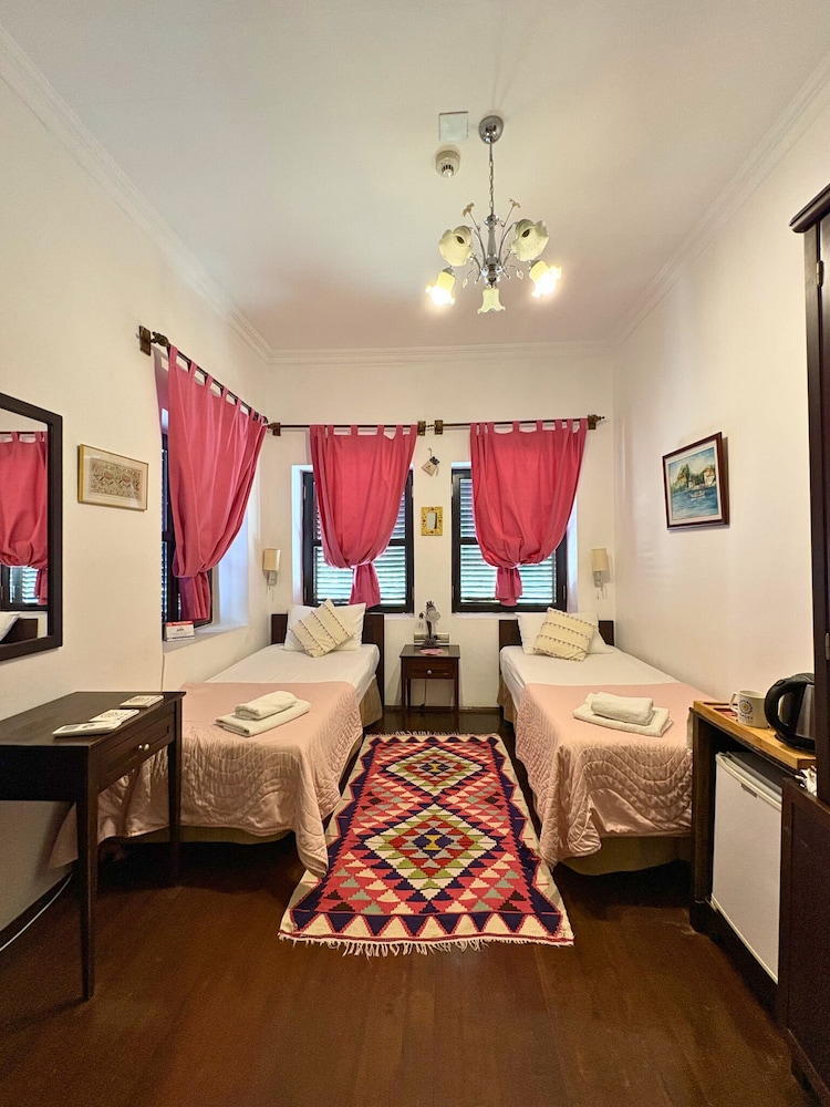 Hadrianus Hotel
