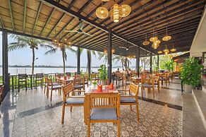 Vinh Hung Riverside Resort & Spa