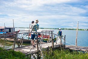 Vinh Hung Riverside Resort & Spa