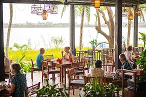 Vinh Hung Riverside Resort & Spa