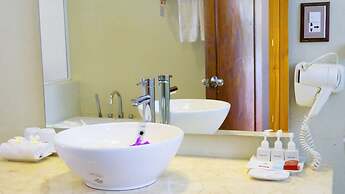 Vinh Hung Riverside Resort & Spa