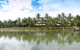 Vinh Hung Riverside Resort & Spa