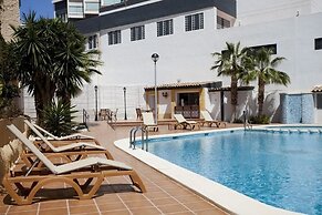 Hotel La Familia Gallo Rojo