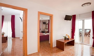 Hotel La Familia Gallo Rojo
