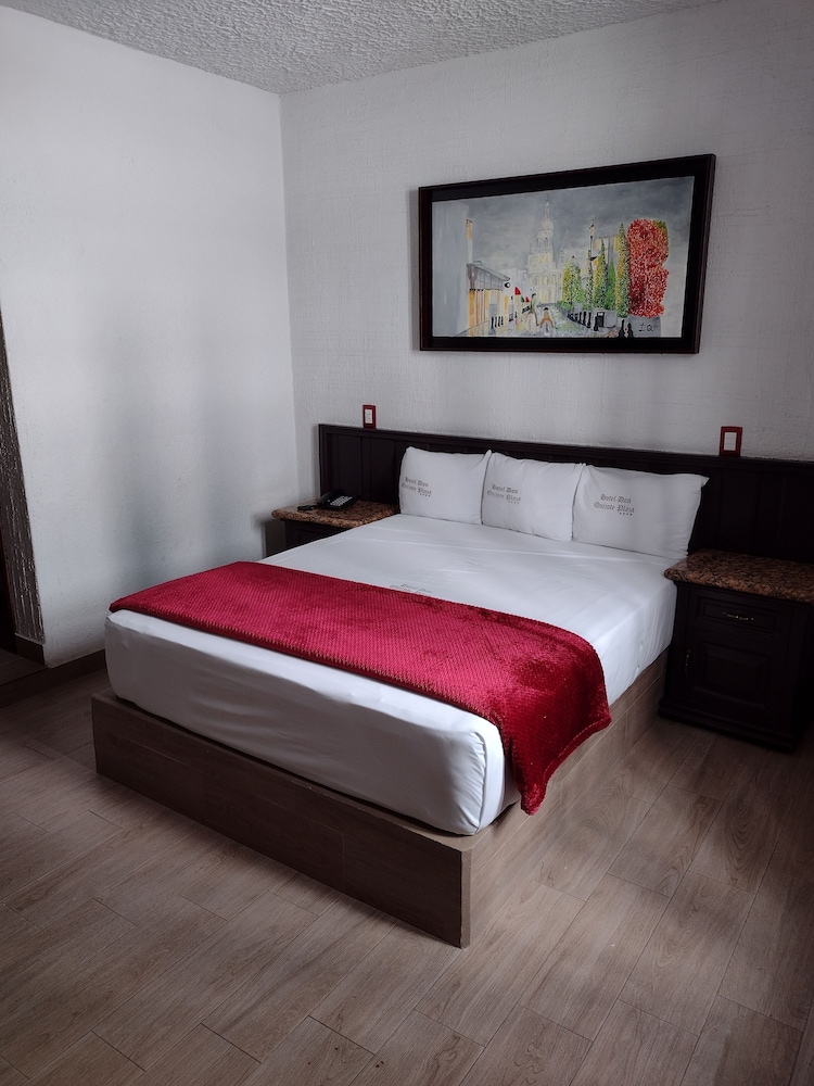 Hotel Don Quijote Plaza