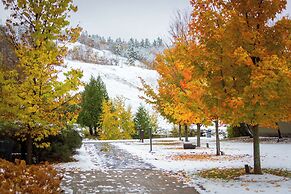 Calabogie Peaks Hotel, Ascend Hotel Collection