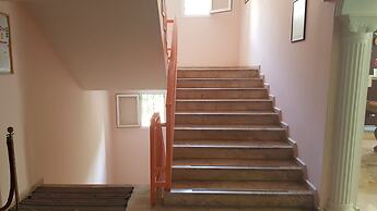 Golden Moon Apart Hotel