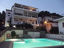 Christina Studios & Apartments