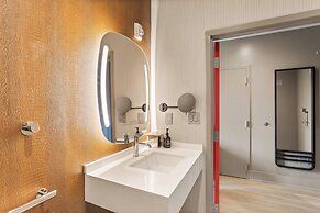 Hotel Indigo Baton Rouge Downtown by IHG