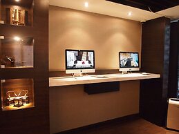 Butterfly on Wellington, Central