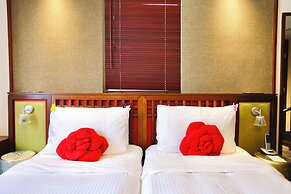 Butterfly on Wellington, Central