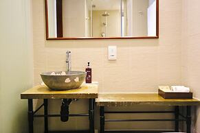 Butterfly on Wellington, Central