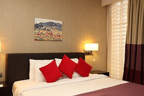 Golden Tulip Hail