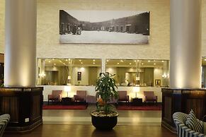 Golden Tulip Hail