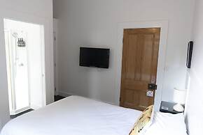 The Old Oak Boutique Hotel