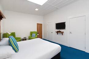 The Old Oak Boutique Hotel