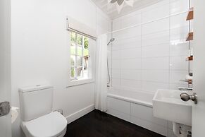 The Old Oak Boutique Hotel