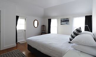 The Old Oak Boutique Hotel