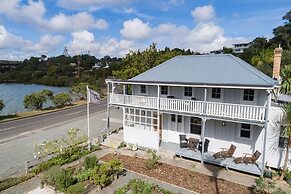 The Old Oak Boutique Hotel