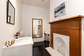 The Old Oak Boutique Hotel