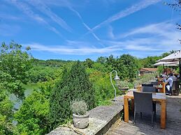 Logis Hôtels Domaine du Châtelard