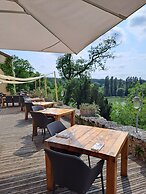 Logis Hôtels Domaine du Châtelard