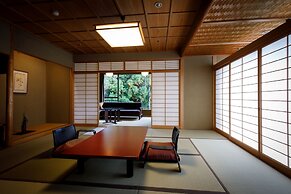 Nakanobo Zuien - Adults Only