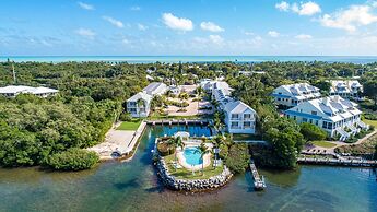 Islander Bayside Villas and Boatslips