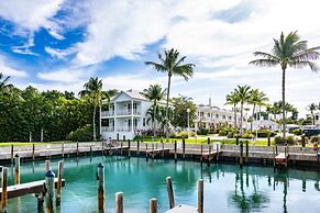 Islander Bayside Villas and Boatslips