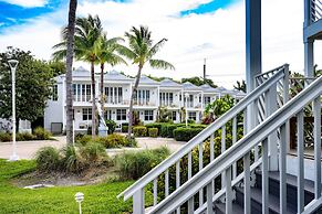 Islander Bayside Villas and Boatslips