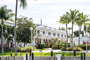 Islander Bayside Villas and Boatslips