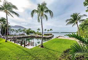 Islander Bayside Villas and Boatslips