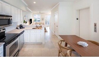 Islander Bayside Villas and Boatslips