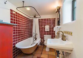 Inn Of The Turquoise Bear