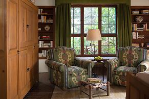 Inn Of The Turquoise Bear