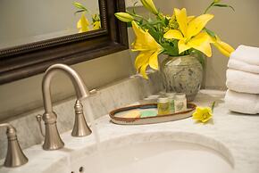 Inn Of The Turquoise Bear