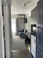 Parkway Motel