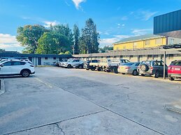Parkway Motel