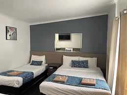 Parkway Motel