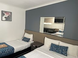 Parkway Motel