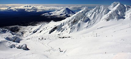 Adventure Lodge & Motel