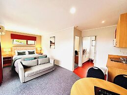 Adventure Lodge & Motel