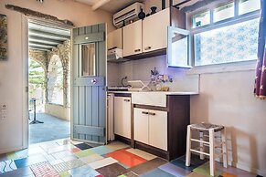 Anthippi Guest House