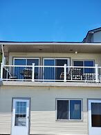 Days Inn & Suites by Wyndham St. Ignace Lakefront