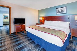 Days Inn & Suites by Wyndham St. Ignace Lakefront