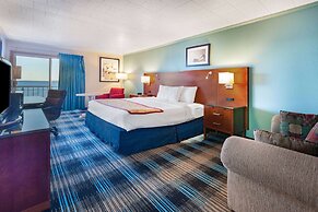 Days Inn & Suites by Wyndham St. Ignace Lakefront