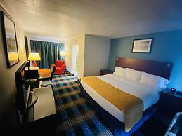 Days Inn & Suites by Wyndham St. Ignace Lakefront