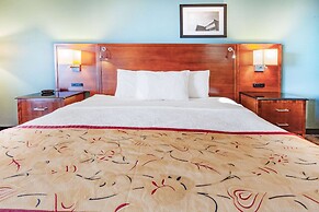 Days Inn & Suites by Wyndham St. Ignace Lakefront