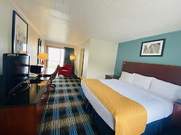 Days Inn & Suites by Wyndham St. Ignace Lakefront
