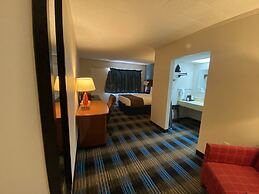 Days Inn & Suites by Wyndham St. Ignace Lakefront